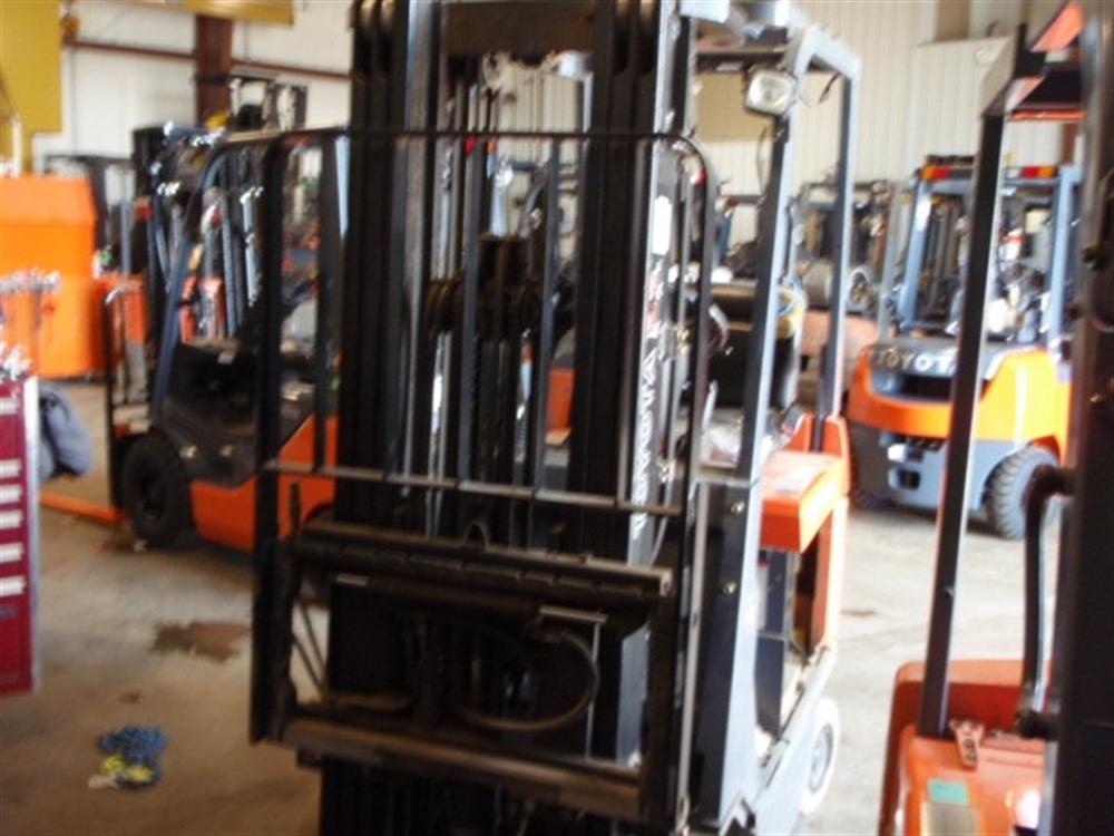 Cushion electric forklift Toyota 7FBCU18 2002 #5369