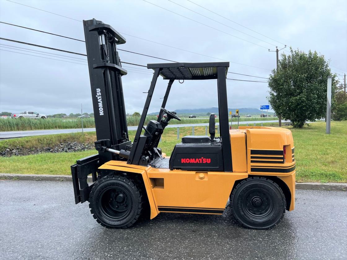Komatsu FD40ZT-8