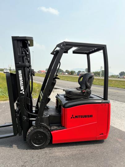 Chariot(s) Chariots élévateurs éléctriques sur 3 pneus à bandage Mitsubishi