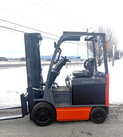 Chariot(s) Chariots élévateurs éléctriques sur pneus à bandage Toyota