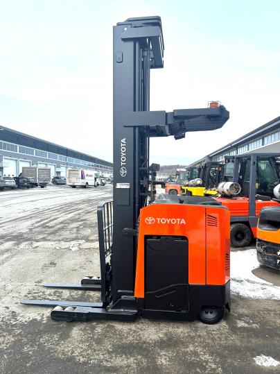 Chariot(s) Chariots élévateurs à mat rétractable Toyota
