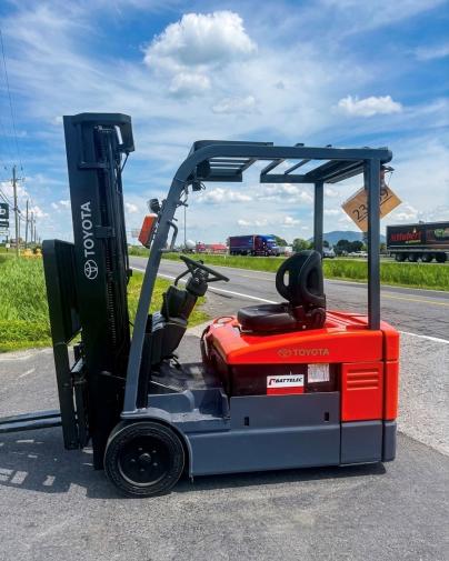 Toyota Forklifts(s) 3 wheels cushion electric
