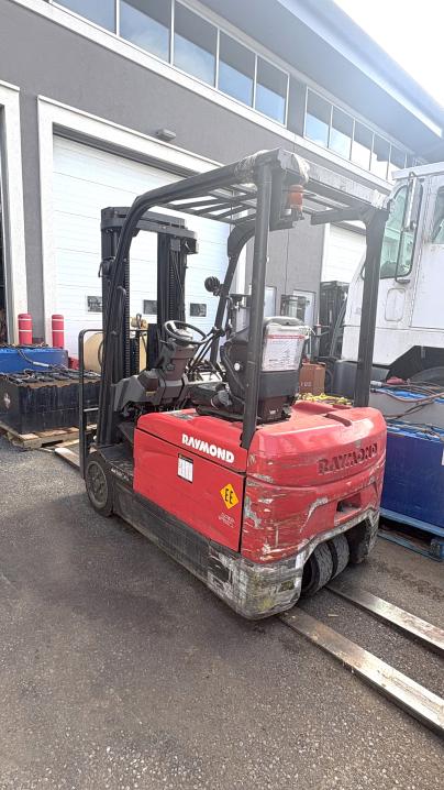 Raymond Forklifts(s) 3 wheels cushion electric