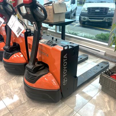 Toyota Forklifts(s) Pallet truck