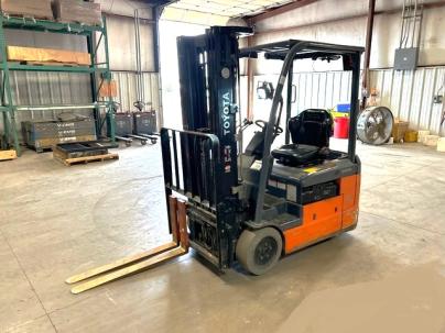 Toyota Forklifts(s) 3 wheels cushion electric