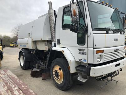 ELGIN SWEEPER Forklifts(s) Piggyback